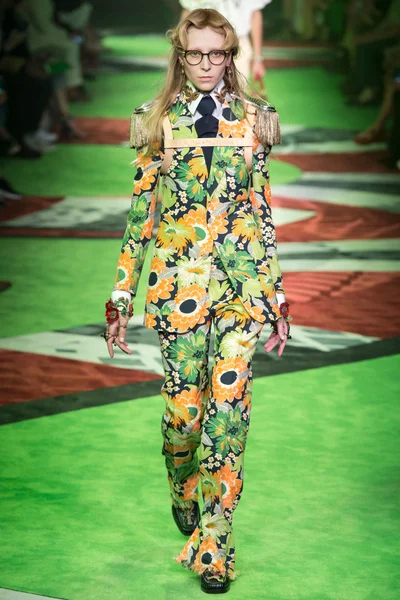Look 4